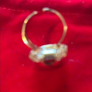 Elegant Gold Women's Ring